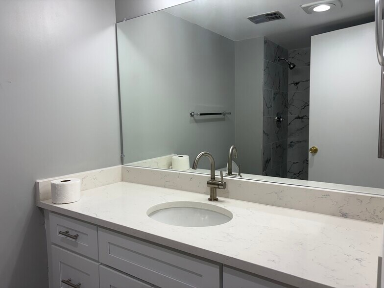 Building Photo - 6317 Park Heights Ave