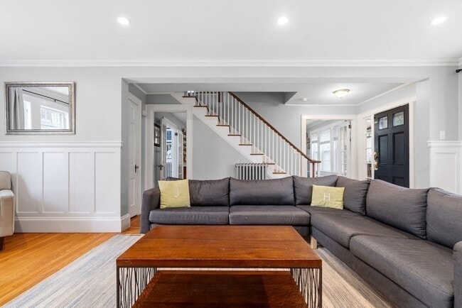 Building Photo - 859 Fellsway W