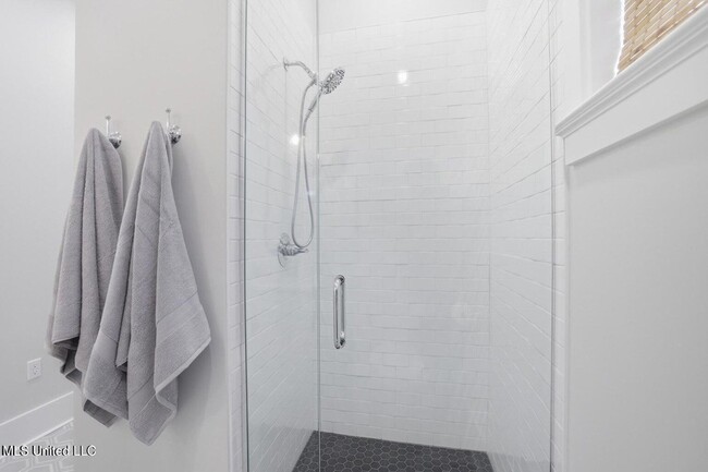 Building Photo - 254 Caillavet St