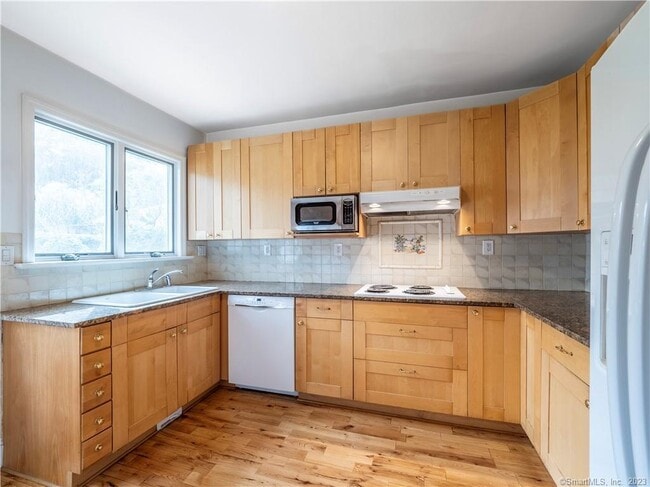 Building Photo - 8 Maplewood Terrace