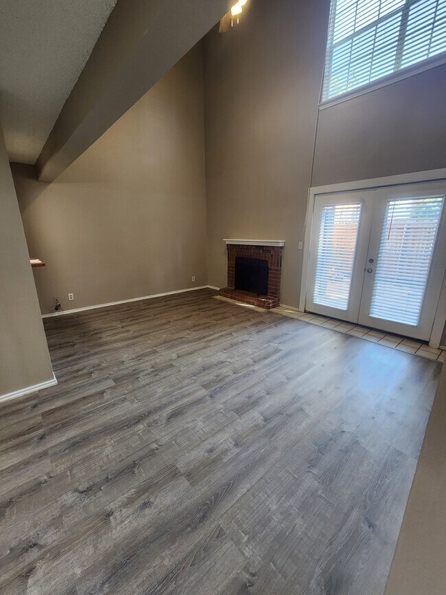 Building Photo - 1 bed 1.5 bath at Sagewood Condominiums, 2...