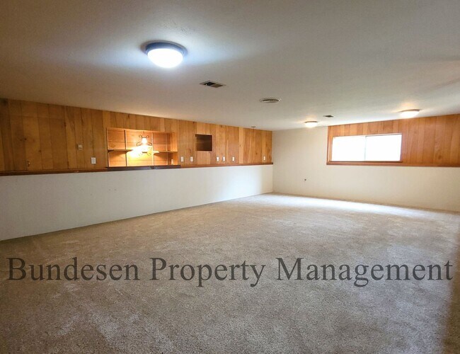 Building Photo - Serene and tranquil living