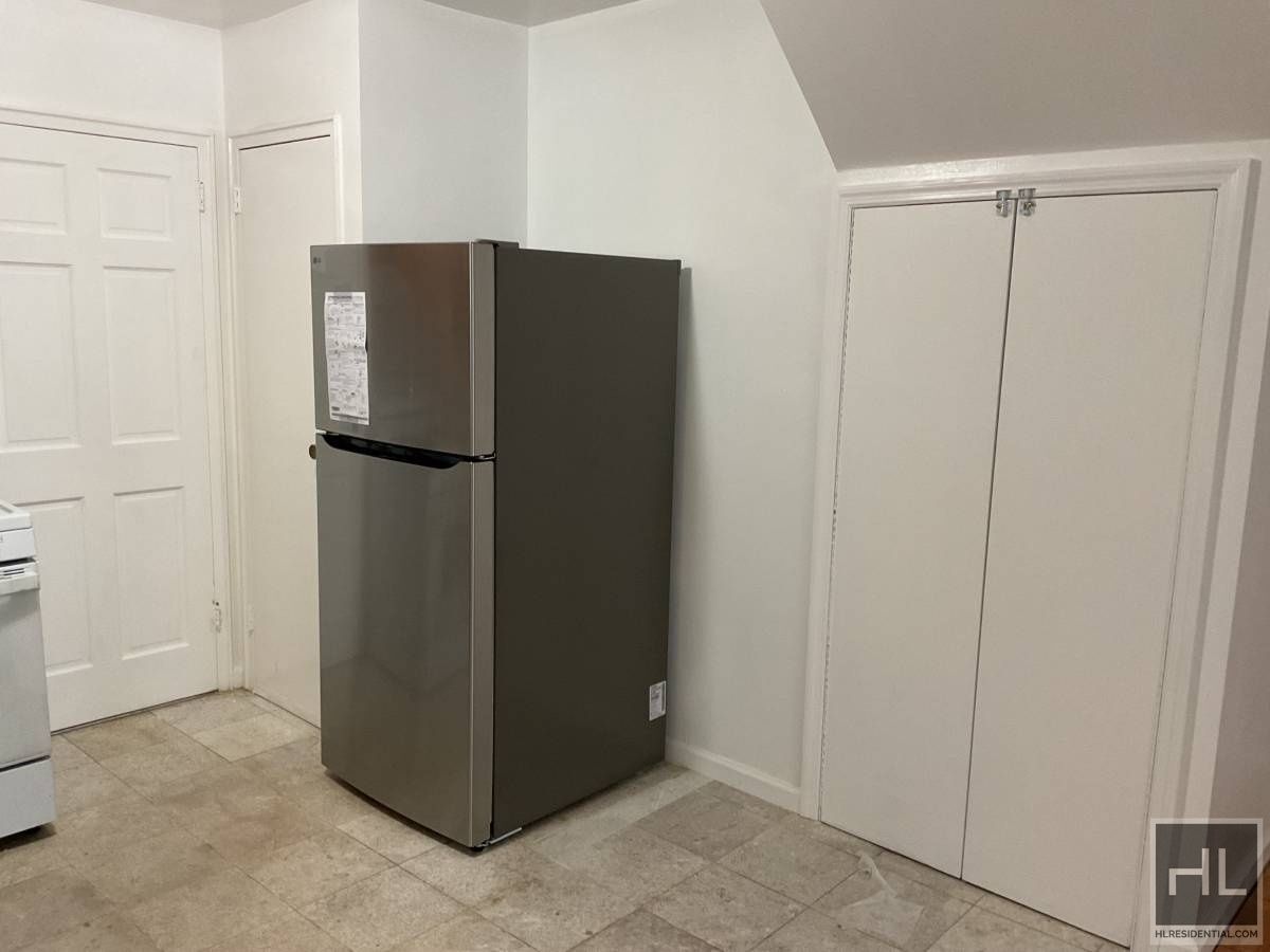 Building Photo - 49 AVENUE