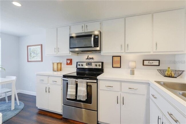 Building Photo - 5210 Wedgewood Ln