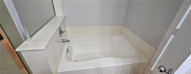 Building Photo - 395 Kensington Palace Ave