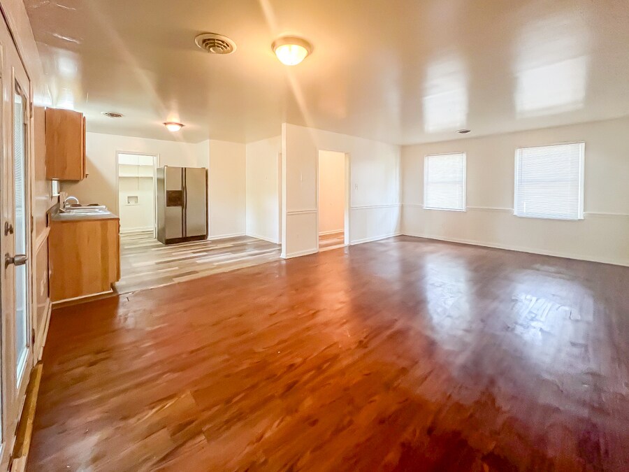Building Photo - 5207 Cheshire Dr