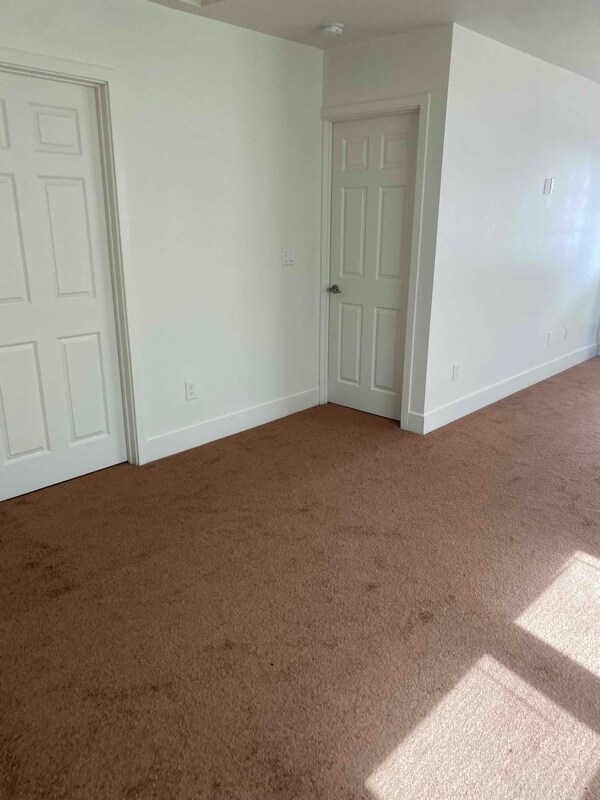 Building Photo - 730 S 46th St