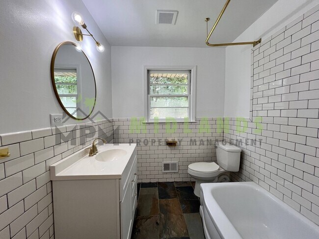 Building Photo - 1545 S Beltline Blvd