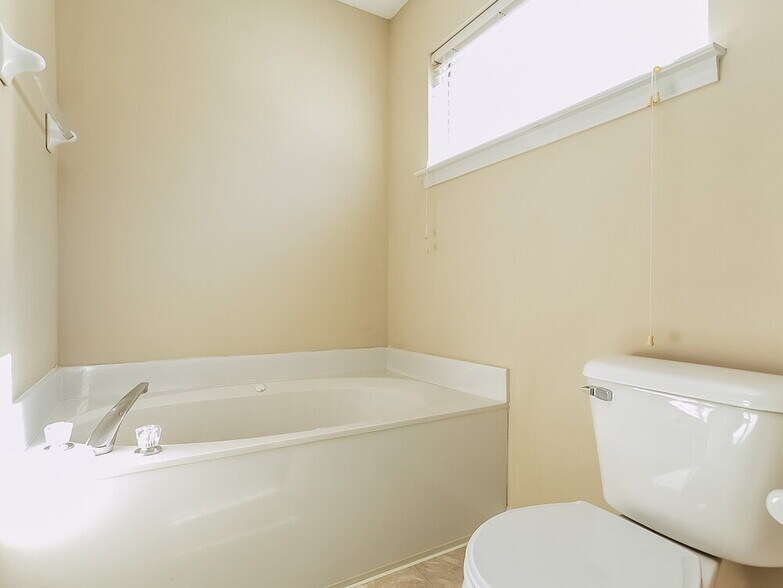 Building Photo - 7027 Maple Grove Rd