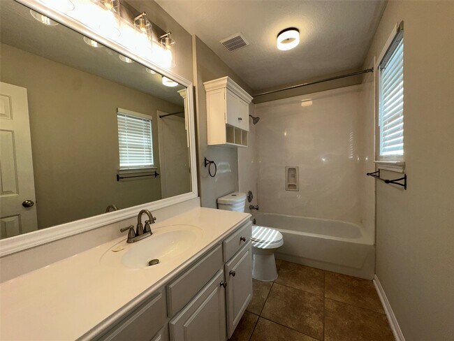 Building Photo - 3715 Humble Dr