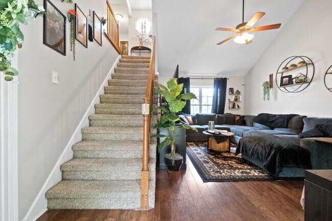 Building Photo - Lovely home in Peach Tree - Waiting for you to call home for the Holidays!