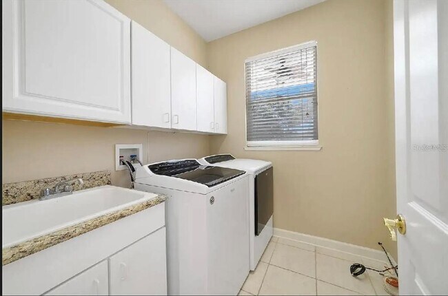 Building Photo - 2301 Roat Dr