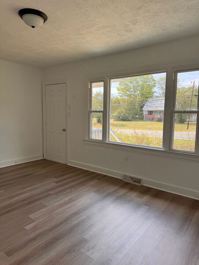 Building Photo - 4641 Shula Dr