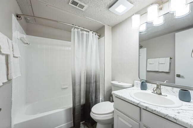 Building Photo - 2549 Thomason Cir