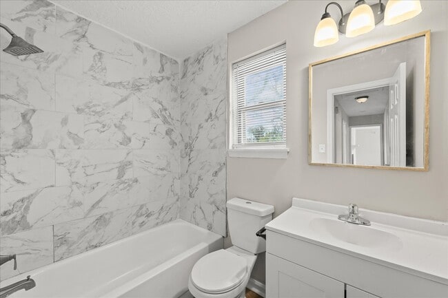 Building Photo - 2357 Basswood Dr