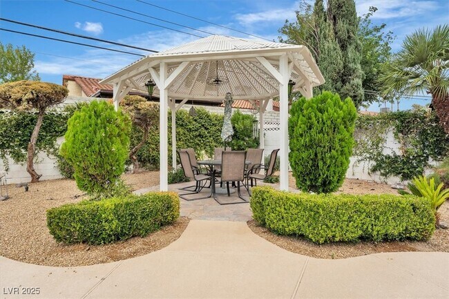 Building Photo - 2100 Westlund Dr