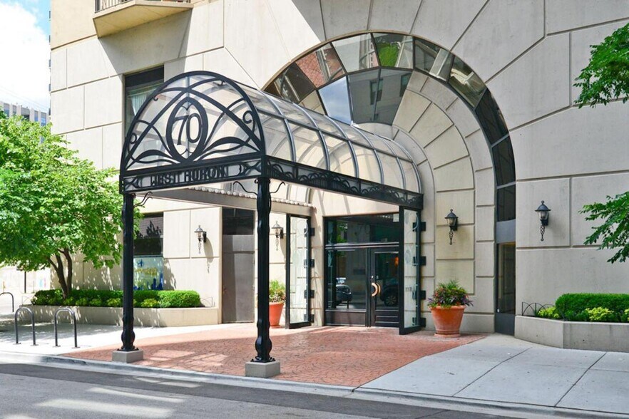 Building Photo - 70 W Huron St