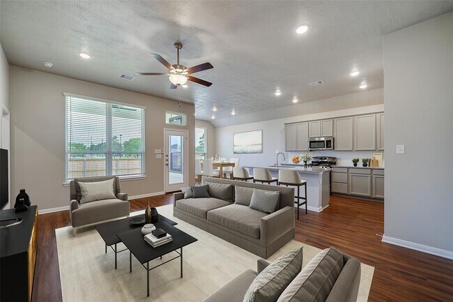 Building Photo - 1026 Tomball Downs Dr