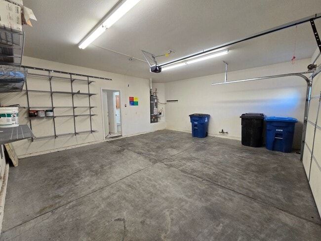 Building Photo - Spacious Two-Story Home in a Cul-de-Sac Location