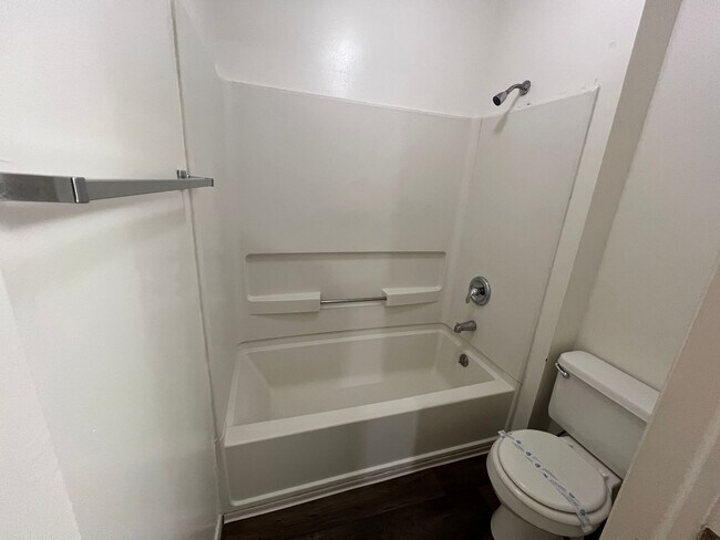 Building Photo - Cozy 3B/1 Bath Apartment in Millcreek