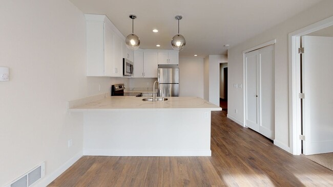 Building Photo - Fountainside