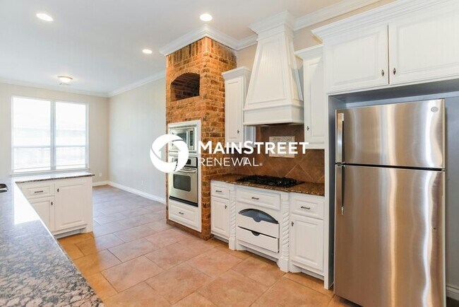Building Photo - 4 Bedroom Pet-Friendly Home in Edmond, OK with Main Street Renewal
