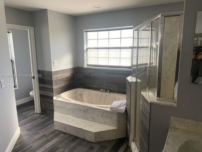 Building Photo - 3116 Tanglewylde Ave