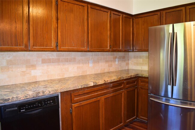 Building Photo - 5126 Beechnut St