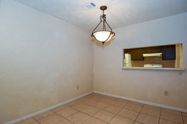 Building Photo - 1519 Barcelona Way Dr