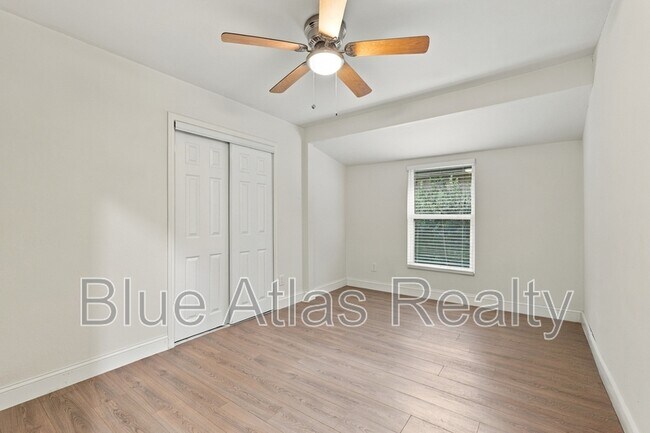 Building Photo - 116 Maple St