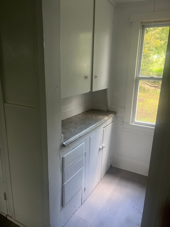 Building Photo - 206 Welles St