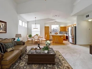 Building Photo - 1075 Esparanza Way