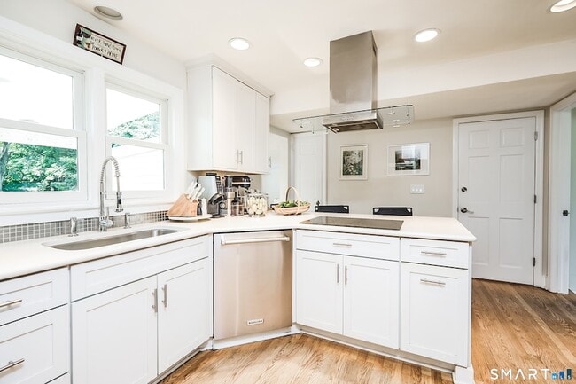 Building Photo - 188 Compo Rd S