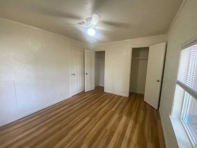 Building Photo - 310 Gregory Dr