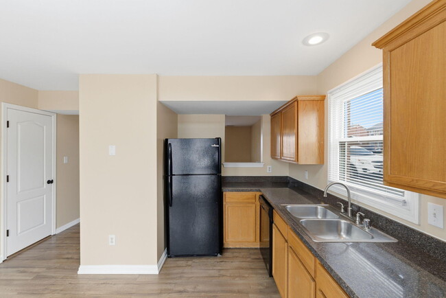 Building Photo - 405 Maryrose Dr