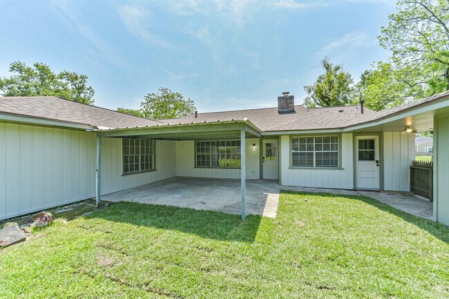 Building Photo - 306 Red Bud Ln