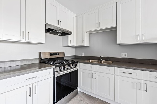 Building Photo - Beautiful 1BR 1BA Unit with Attached 1-Car...