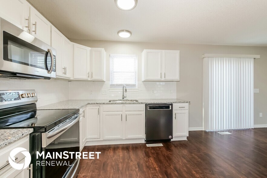 Building Photo - 12655 Oakwood