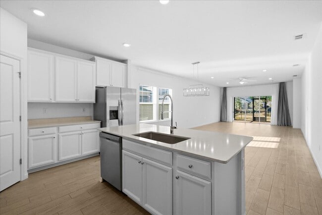 Building Photo - 100 Lake Sinclair St