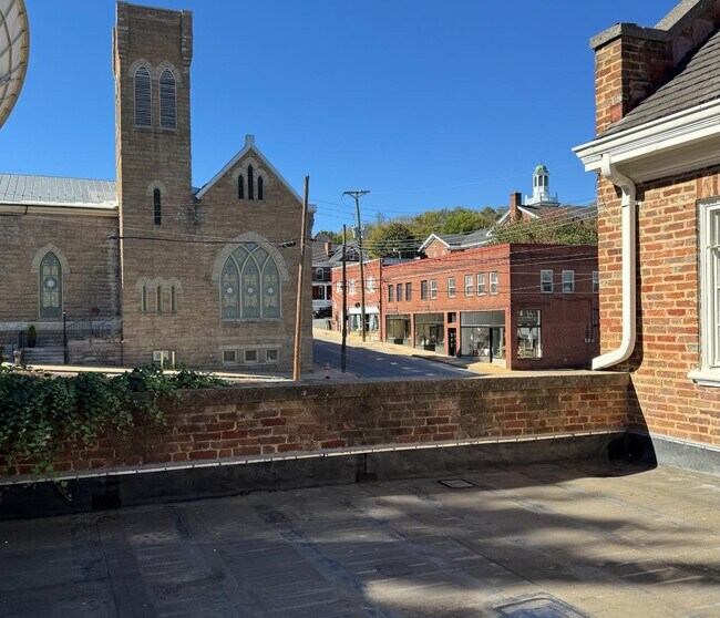 Building Photo - 6 Church St