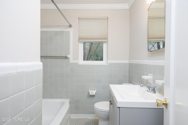 Building Photo - 66 Manor Dr