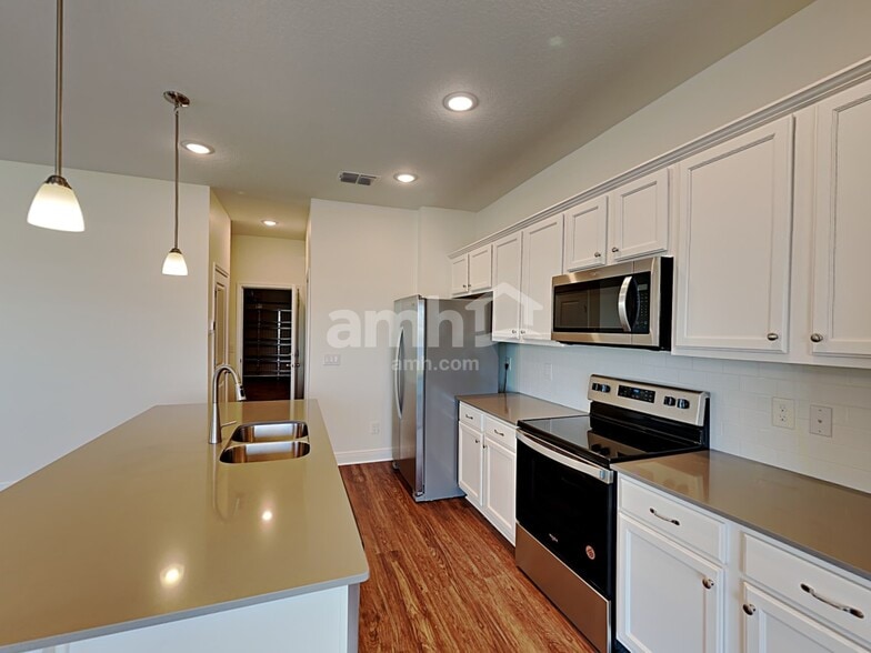 Building Photo - 1168 Sky Lks Dr