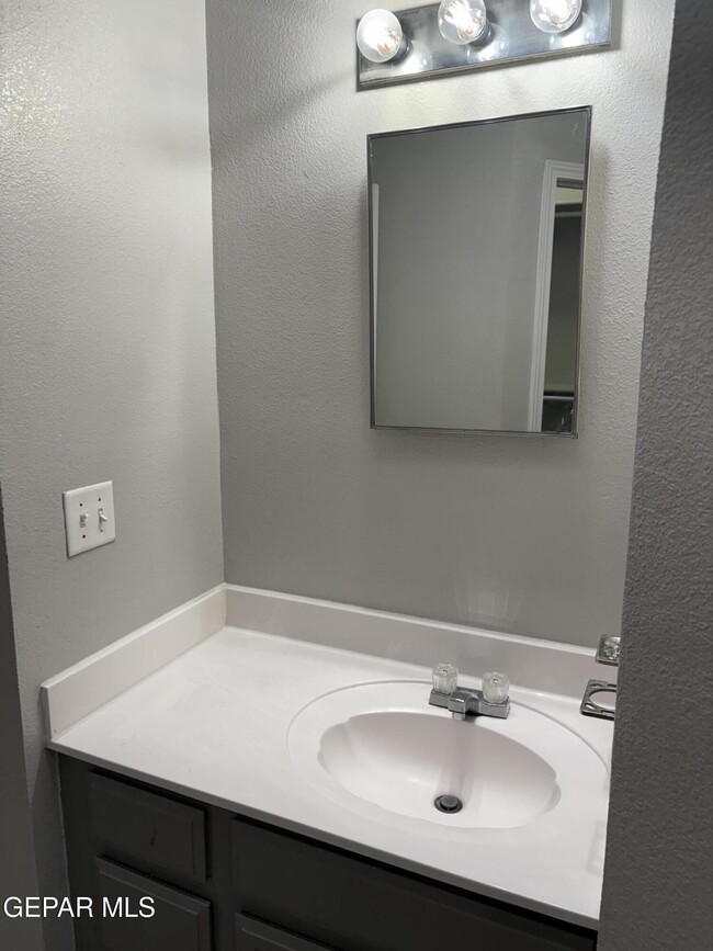 Building Photo - 14077 Tierra Delfin Dr