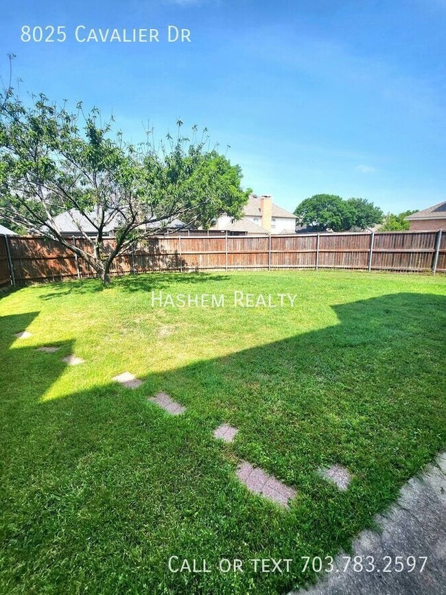 Building Photo - 8025 Cavalier Dr