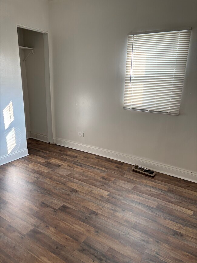 Building Photo - 6346 S Saint Lawrence Ave