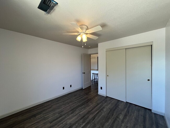 Building Photo - Modern 2 Bedroom 2 Bathroom NW Home In A G...