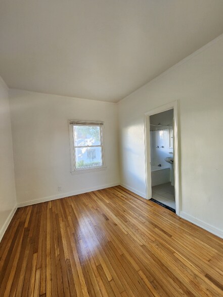 Building Photo - 2025 Cheremoya Ave