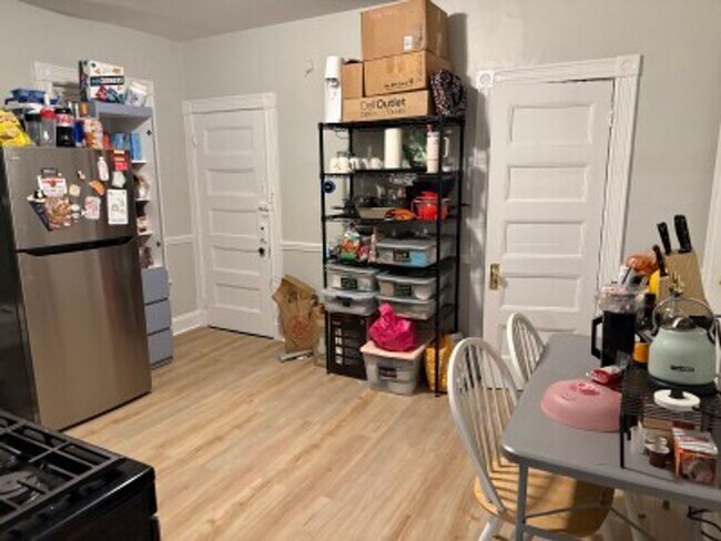 Building Photo - Allston 4.5 Bed  2 Bath - 9/1