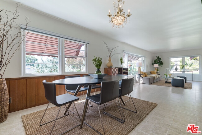 Building Photo - 100 E Kenneth Rd