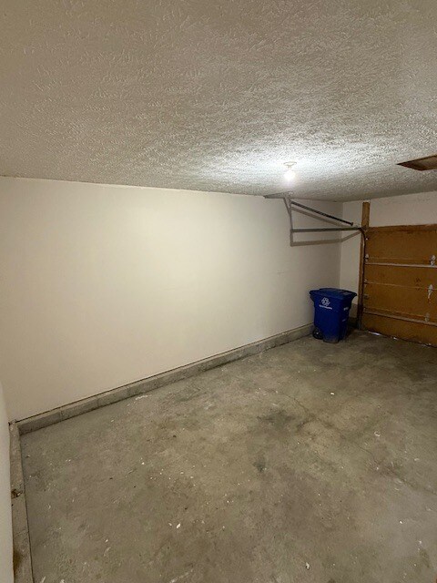 Building Photo - 3479 Westpoint Dr